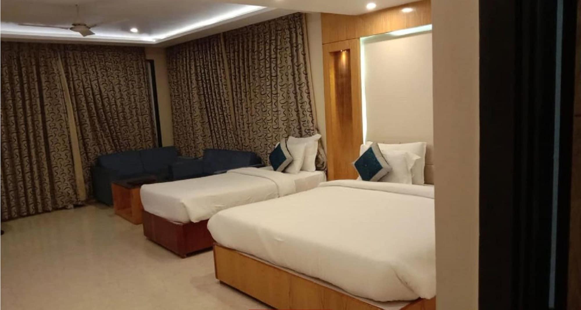 Hotel Tridev Varanasi Exterior foto