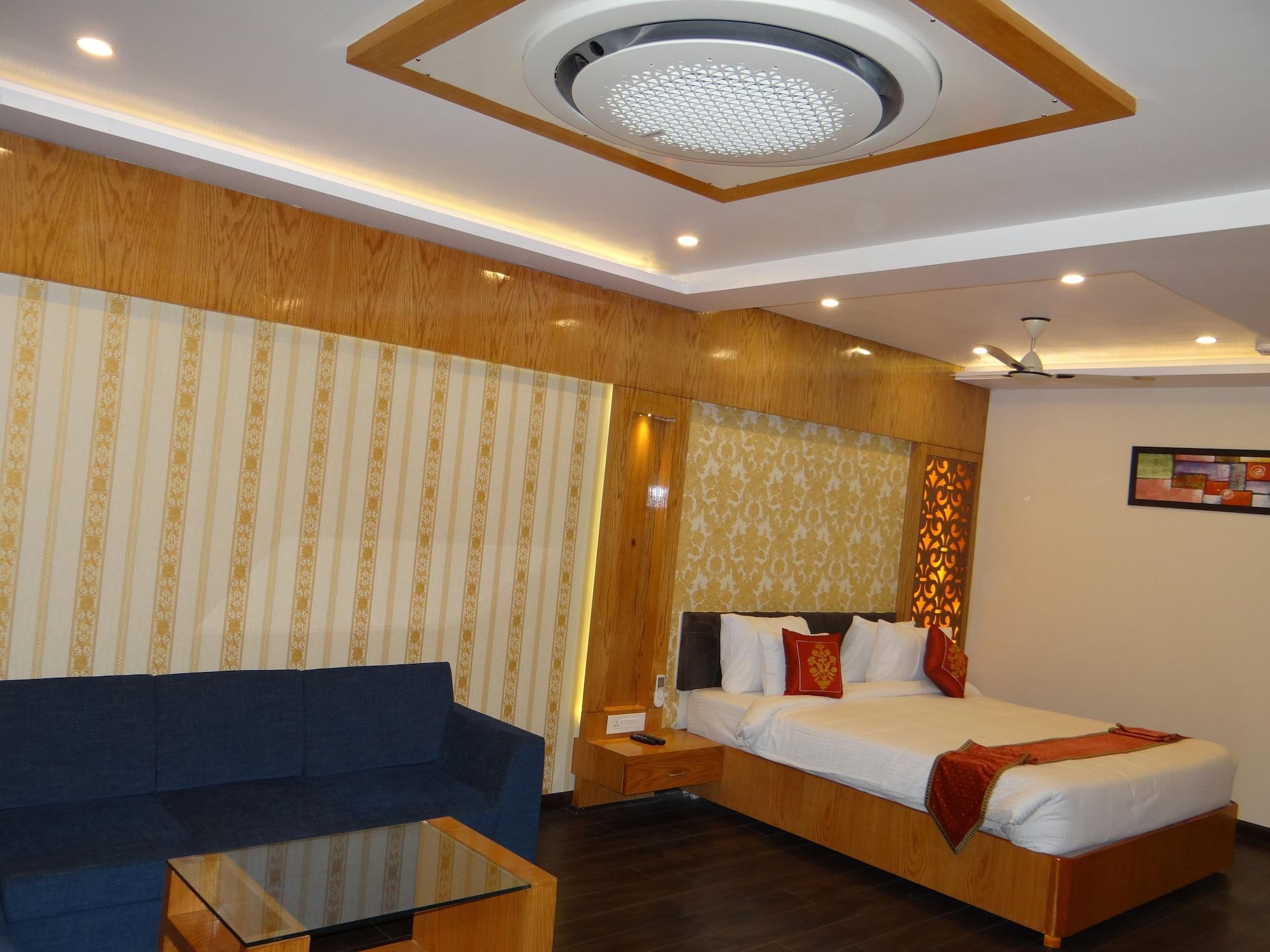 Hotel Tridev Varanasi Exterior foto