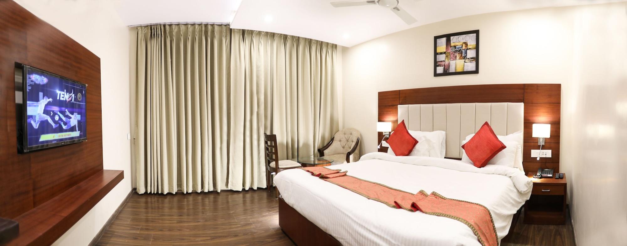 Hotel Tridev Varanasi Exterior foto