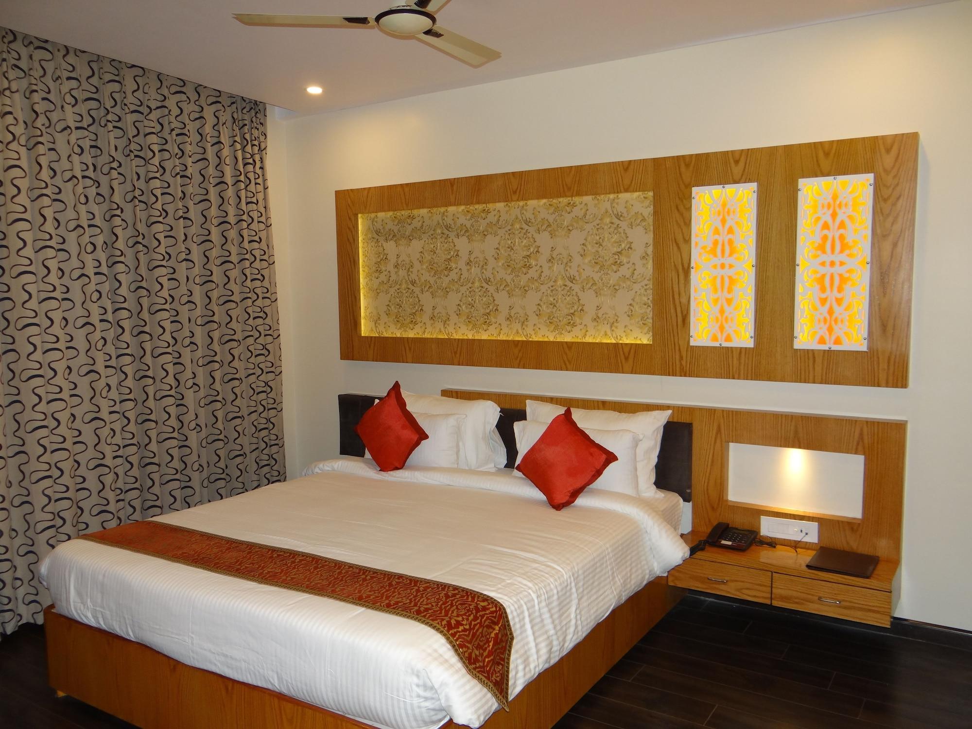 Hotel Tridev Varanasi Exterior foto