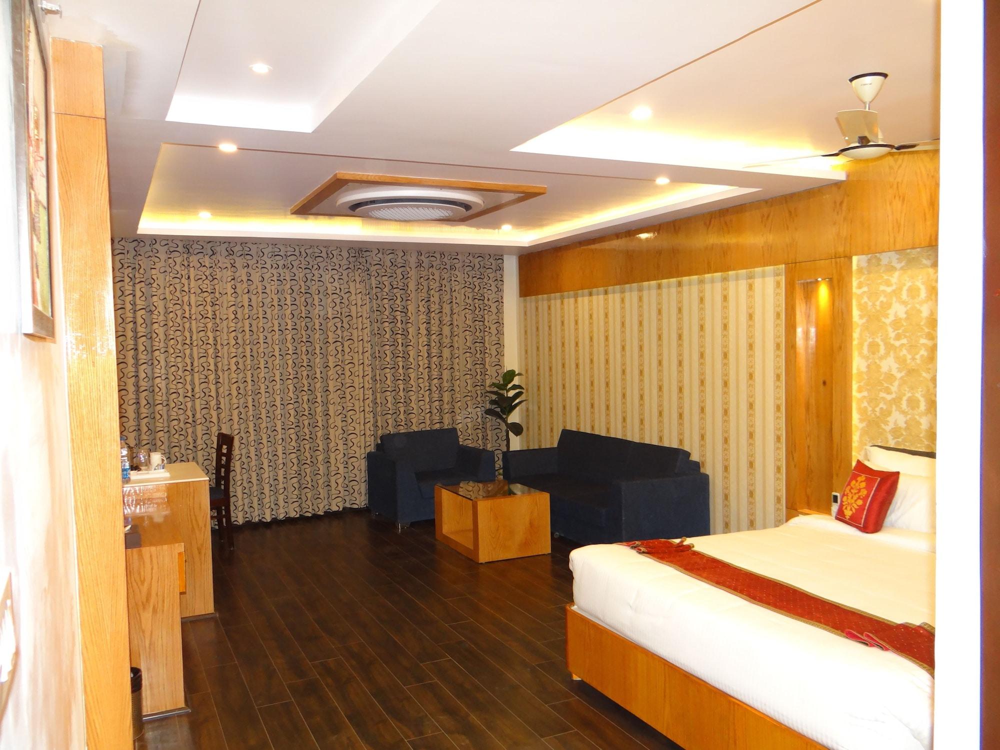 Hotel Tridev Varanasi Exterior foto