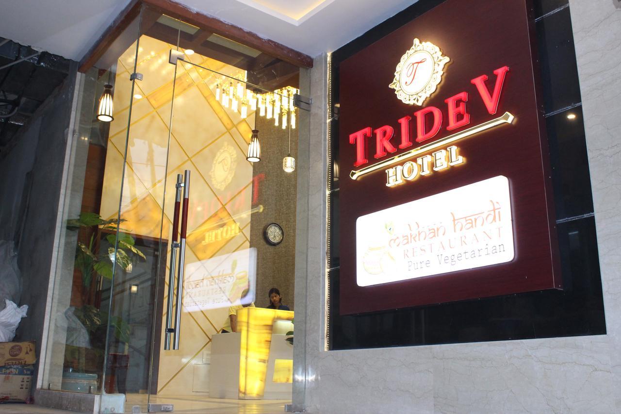Hotel Tridev Varanasi Exterior foto