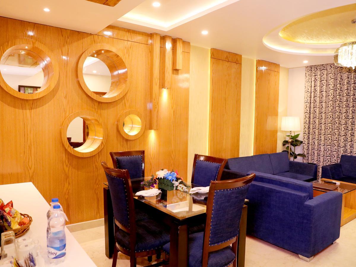 Hotel Tridev Varanasi Exterior foto