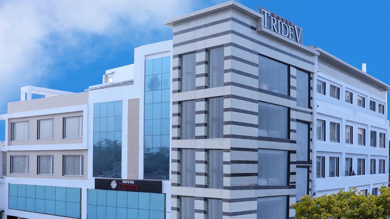 Hotel Tridev Varanasi Exterior foto